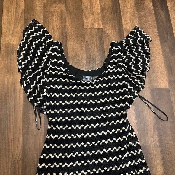 GUESS
Black and White Bodycon Mini Dress - Picture 9 of 10